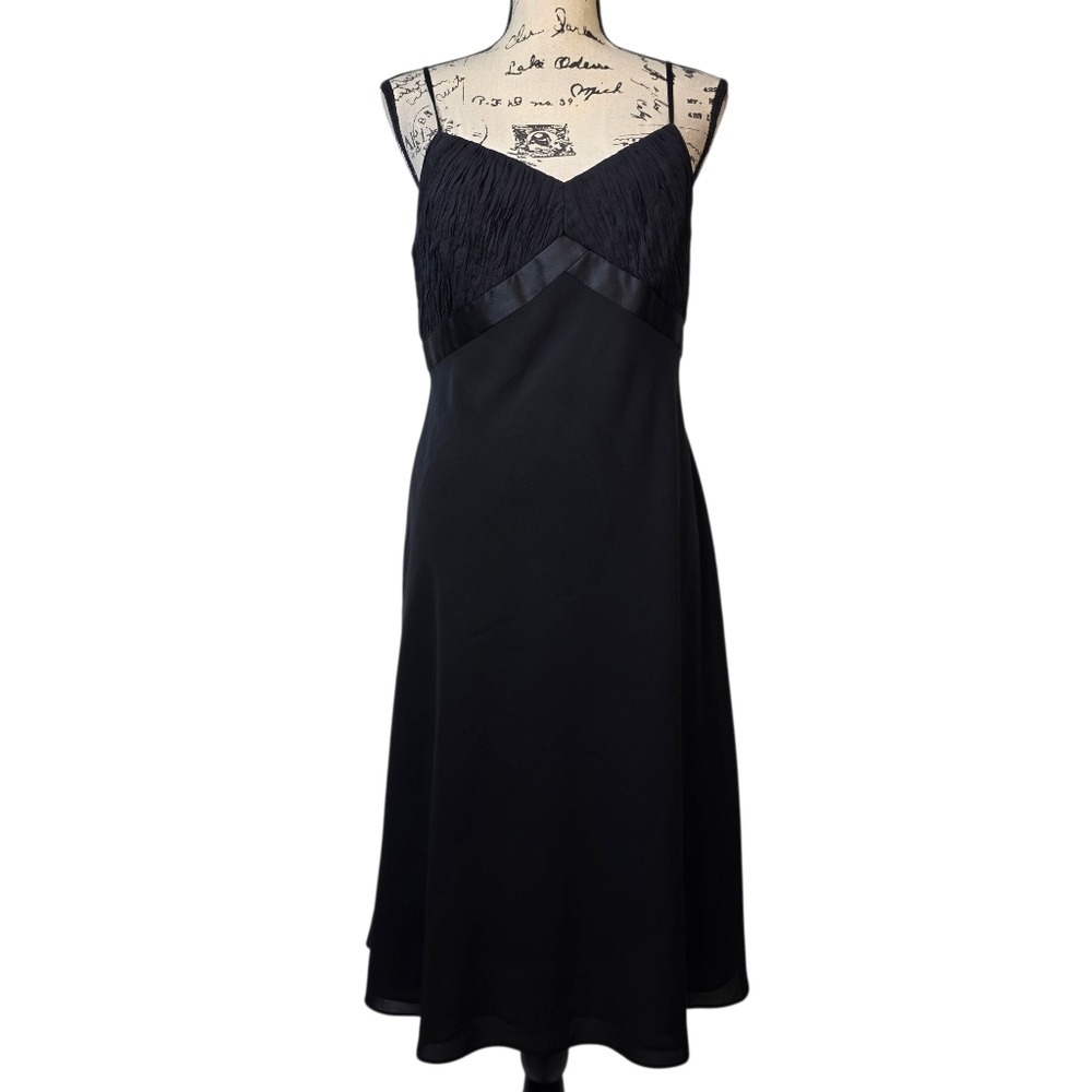 ANN TAYLOR LOFT Black Silk Coctail Dress Size 8 Lined Below Knee Shirred Bodice